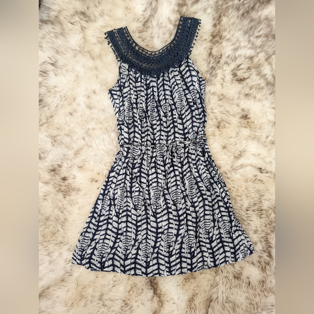 Sleeves dress. Feels very light on the body.